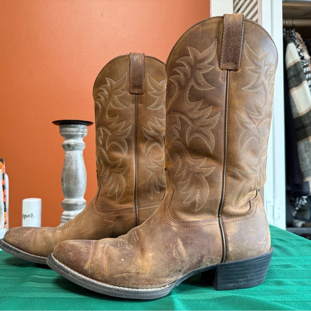 Ariat Distressed Brown Heritage R Toe Western Boot